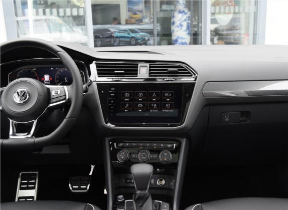 途观L 2019款 380TSI 自动四驱R-Line旗舰版7座 国VI 中控类   中控台
