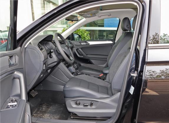 途观L 2019款 改款 330TSI 自动两驱全景舒适版 国VI 车厢座椅   前排空间