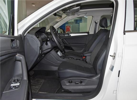 途观L 2019款 改款 330TSI 自动两驱智动豪华版 国V 车厢座椅   前排空间