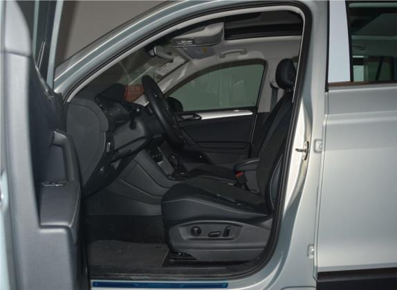 途观L 2019款 改款 330TSI 自动两驱智动豪华版 国VI 车厢座椅   前排空间