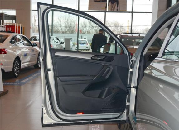 途观L 2019款 改款 330TSI 自动两驱智动豪华版 国VI 车厢座椅   前门板