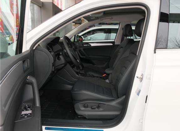 途观L 2021款 280TSI 自动两驱智享版 车厢座椅   前排空间