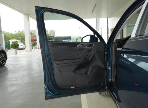 途观L 2022款 330TSI 自动两驱智享版 车厢座椅   前门板