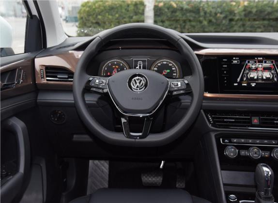 途岳 2020款 280TSI 两驱豪华版PLUS 国VI 中控类   驾驶位