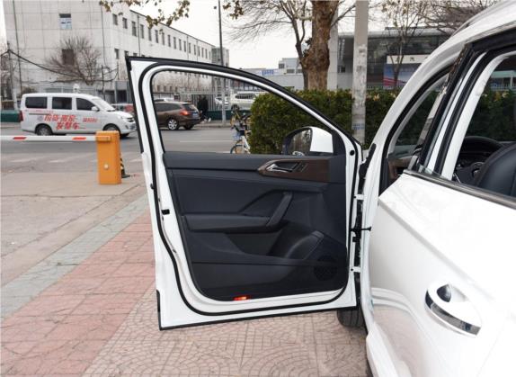 途岳 2020款 280TSI 两驱豪华版PLUS 国VI 车厢座椅   前门板