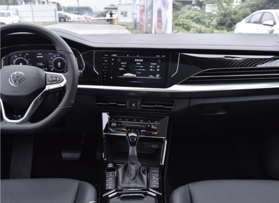 帕萨特新能源 2022款 430PHEV 混动豪华版 中控类   中控台
