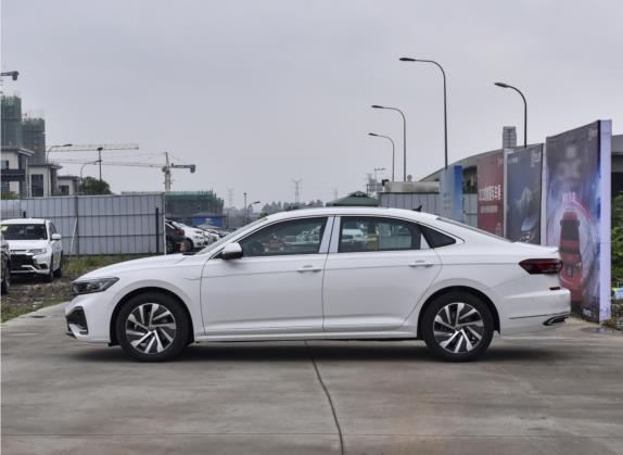帕萨特新能源 2022款 430PHEV 混动豪华版 外观   正侧