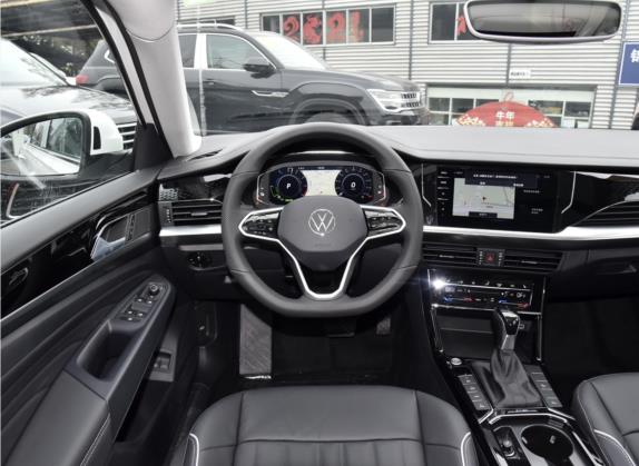 帕萨特新能源 2022款 430PHEV 混动精英版 中控类   驾驶位