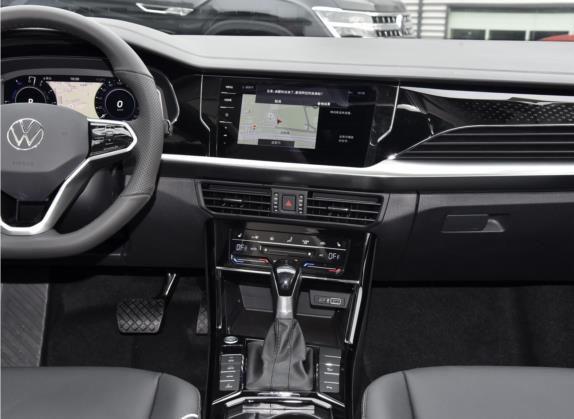 帕萨特新能源 2022款 430PHEV 混动精英版 中控类   中控台