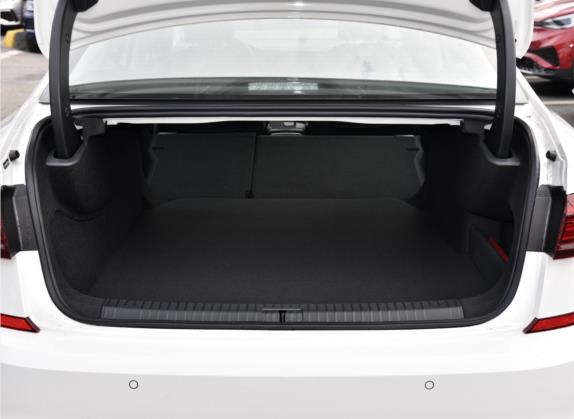 帕萨特新能源 2022款 430PHEV 混动精英版 车厢座椅   后备厢