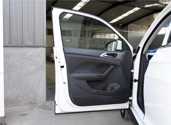 途铠 2019款 280TSI DSG舒适版 车厢座椅   前门板