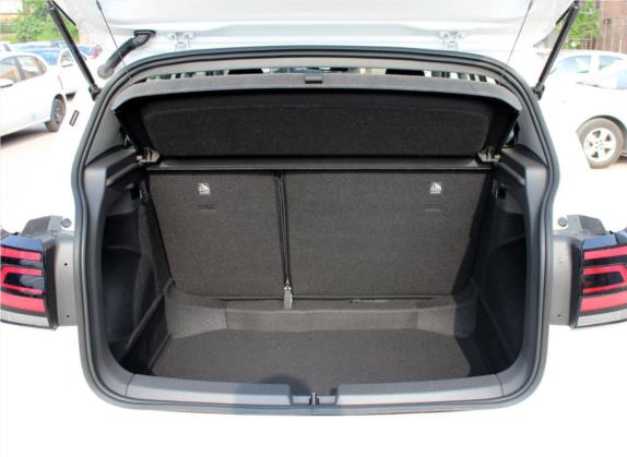 途铠 2019款 1.5L 自动风尚版 车厢座椅   后备厢