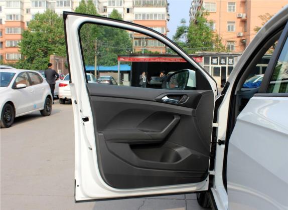 途铠 2019款 1.5L 自动风尚版 车厢座椅   前门板