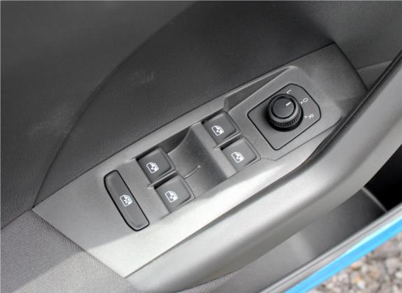 途铠 2019款 1.5L 自动风尚版 车厢座椅   门窗控制