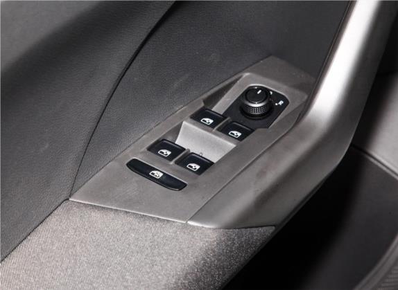 途铠 2020款 1.5L 自动风尚版 车厢座椅   门窗控制