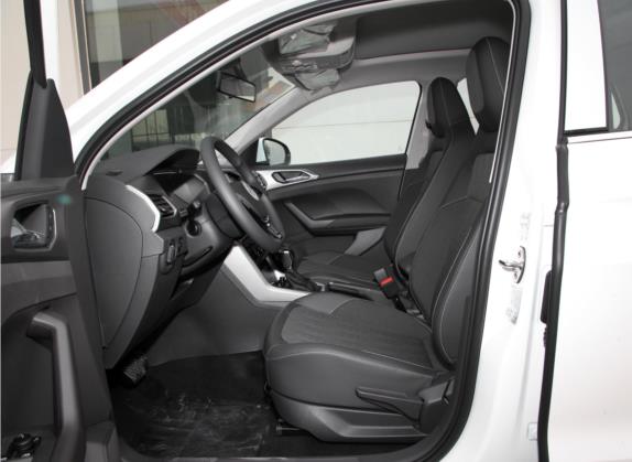 途铠 2021款 1.5L 自动舒适版 车厢座椅   前排空间