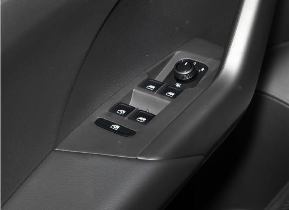 途铠 2021款 1.5L 自动舒适版 车厢座椅   门窗控制