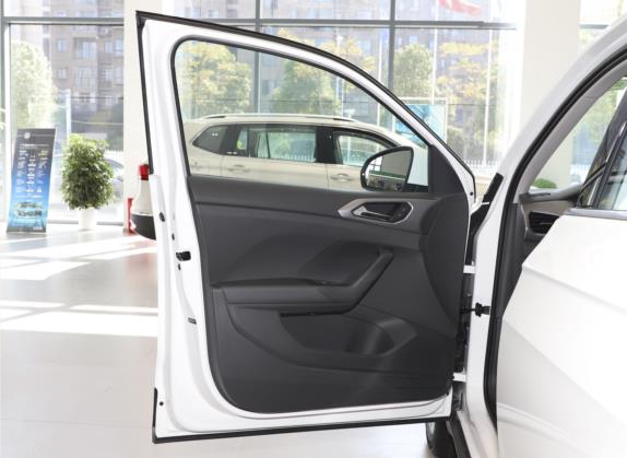 途铠 2022款 1.5L 自动舒适版 车厢座椅   前门板