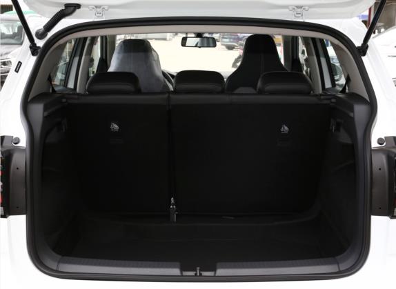 途铠 2023款 1.5L 自动舒适版 车厢座椅   后备厢