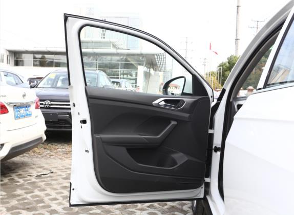 途铠 2023款 1.5L 自动舒适版 车厢座椅   前门板