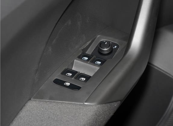 途铠 2023款 1.5L 自动风尚版 车厢座椅   门窗控制