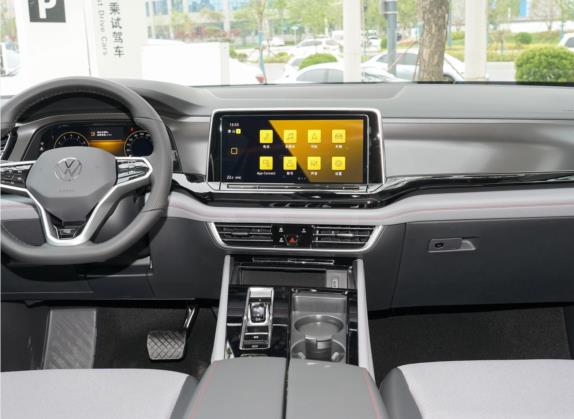 途昂X 2022款 330TSI 两驱豪华版 中控类   中控台