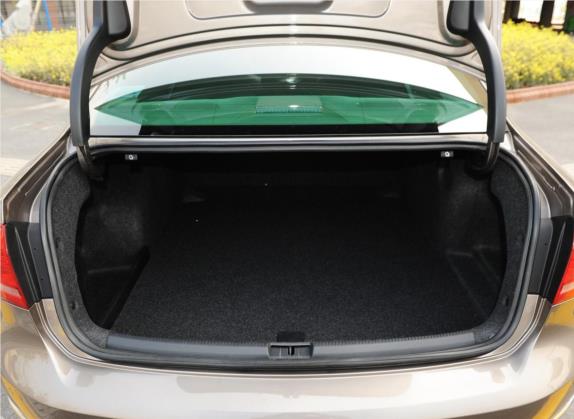 帕萨特 2011款 2.0TSI DSG御尊版 车厢座椅   后备厢