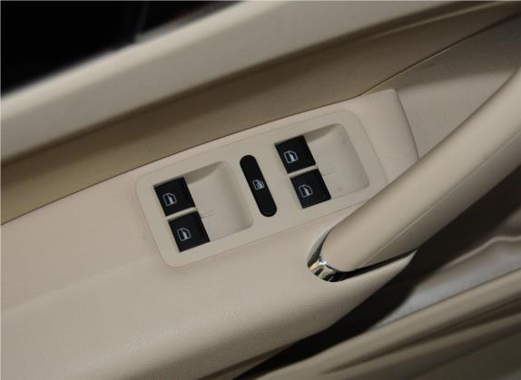 帕萨特 2013款 1.8TSI DSG政府采购版 车厢座椅   门窗控制