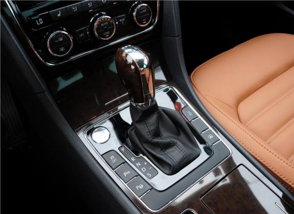 帕萨特 2014款 3.0L V6 DSG旗舰尊享版 中控类   挡把