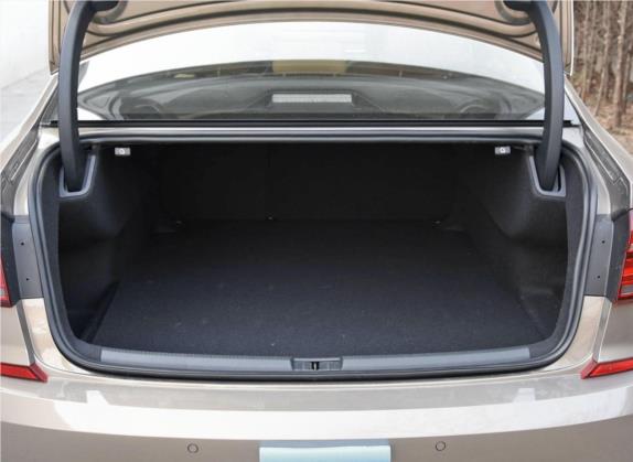 帕萨特 2016款 330TSI DSG御尊版 车厢座椅   后备厢