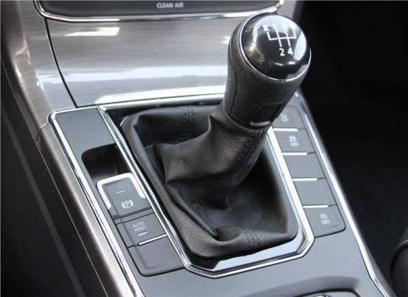 帕萨特 2016款 280TSI 手动尊雅版 中控类   挡把