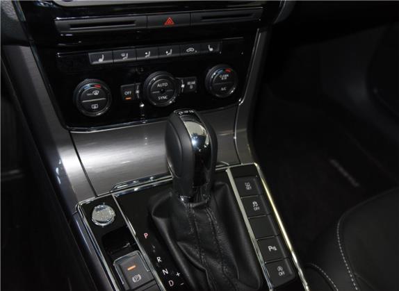 帕萨特 2017款 330TSI DSG尊荣版 中控类   挡把