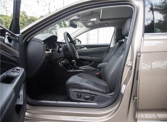 帕萨特 2019款 380TSI 旗舰版 国VI 车厢座椅   前排空间