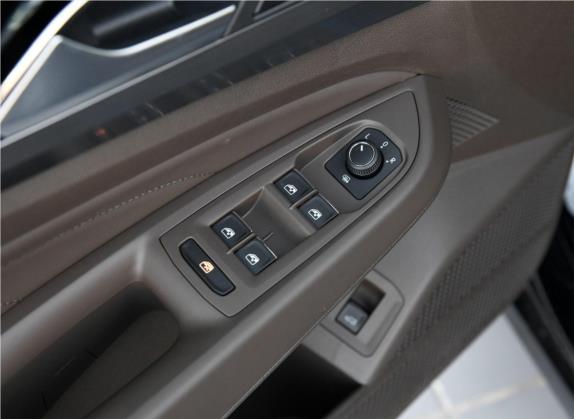 帕萨特 2019款 330TSI 精英版 国VI 车厢座椅   门窗控制