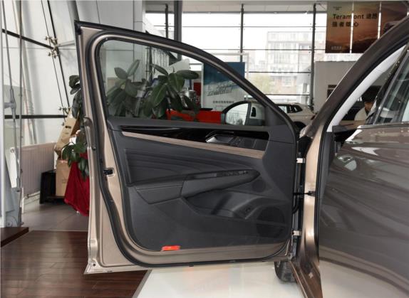 帕萨特 2019款 380TSI 豪华版 国VI 车厢座椅   前门板