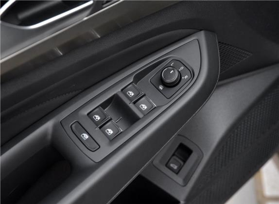 帕萨特 2019款 280TSI 精英版 国VI 车厢座椅   门窗控制