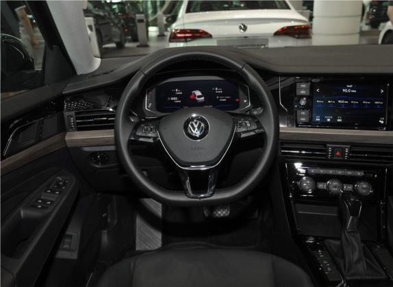 帕萨特 2020款 330TSI 豪华版 国V 中控类   驾驶位
