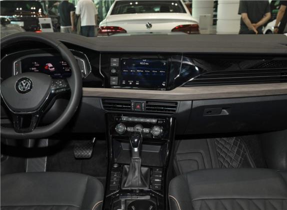 帕萨特 2020款 330TSI 豪华版 国V 中控类   中控台
