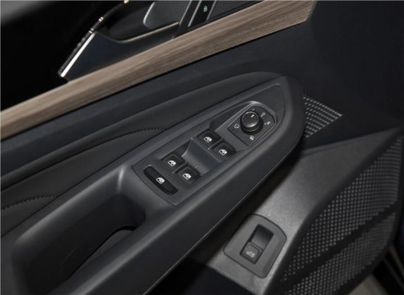帕萨特 2020款 330TSI 豪华版 国V 车厢座椅   门窗控制