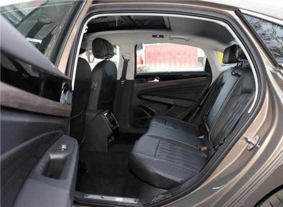 帕萨特 2020款 330TSI 豪华版 国VI 车厢座椅   后排空间