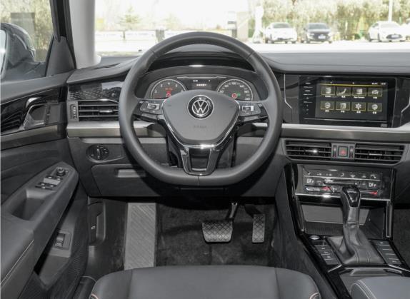 帕萨特 2021款 330TSI 精英版 中控类   驾驶位