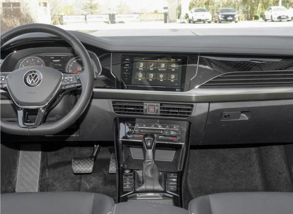 帕萨特 2021款 330TSI 精英版 中控类   中控台