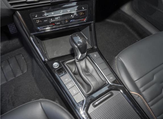 帕萨特 2021款 330TSI 精英版 中控类   挡把