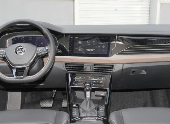 帕萨特 2021款 380TSI 尊贵版 中控类   中控台