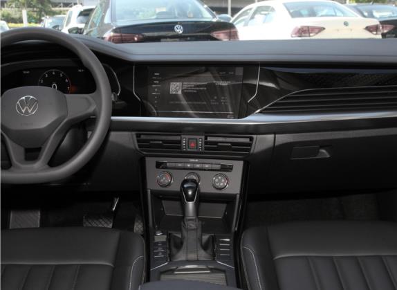 帕萨特 2022款 280TSI 商务版 中控类   中控台