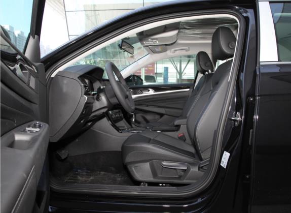 帕萨特 2022款 280TSI 商务版 车厢座椅   前排空间