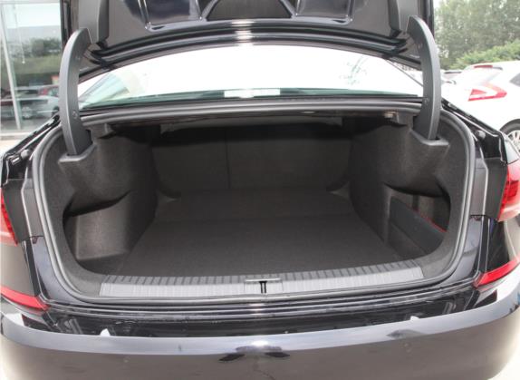 帕萨特 2022款 330TSI 精英版 车厢座椅   后备厢