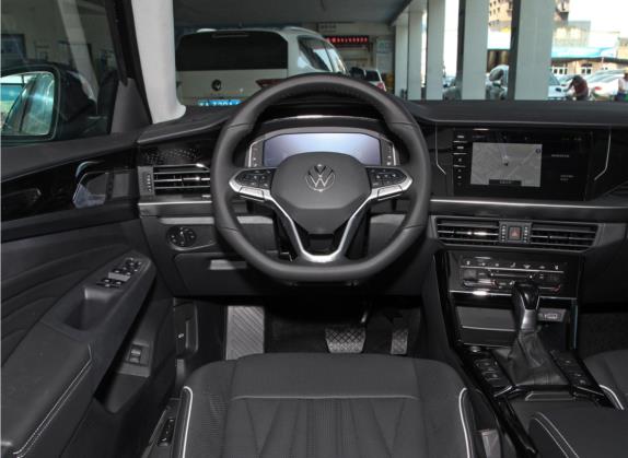 帕萨特 2022款 330TSI 尊贵版 中控类   驾驶位