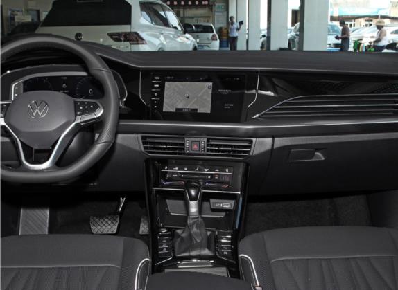 帕萨特 2022款 330TSI 尊贵版 中控类   中控台