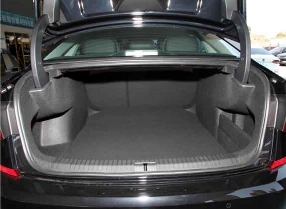 帕萨特 2022款 330TSI 尊贵版 车厢座椅   后备厢